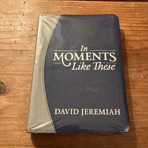 In Moments Like These by David Jeremiah Daily Devotional (2018) ***NEW***